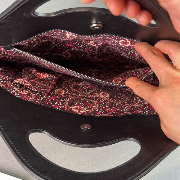 Gucci top handle clutch black mirror finish silver hardware, like new - Picture 10 of 12